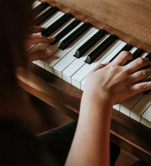 home-instrument-tutor-hero-bg-img